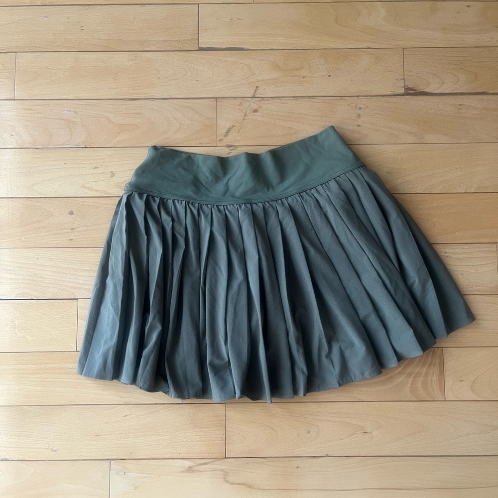 NWOT Offline by Aerie Keep It Cool Olive Fun Pleated Tennis Skirt/Skort - Picture 2 of 5
